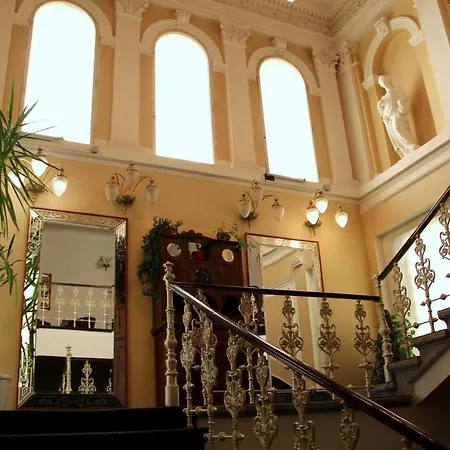 Maxim Hotel 4*