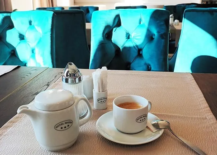 Отель Maxim 4*
