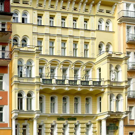 Отель Maxim 4*